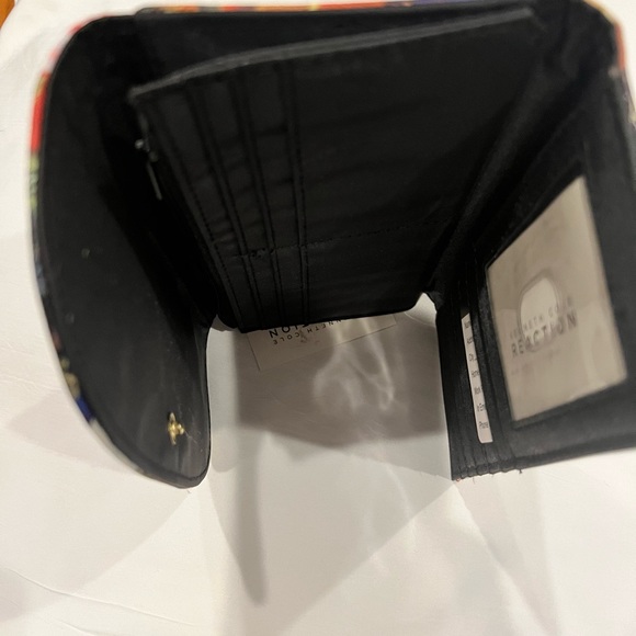 Kenneth Cole womens wallet - Picture 7 of 8
